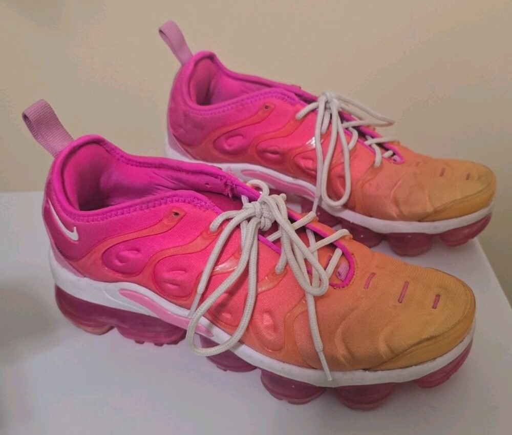 WMNS NIKE AIR VAPORMAX PLUS LASER FUCHSIA-WHITE SZ 8 [CI9900-600]